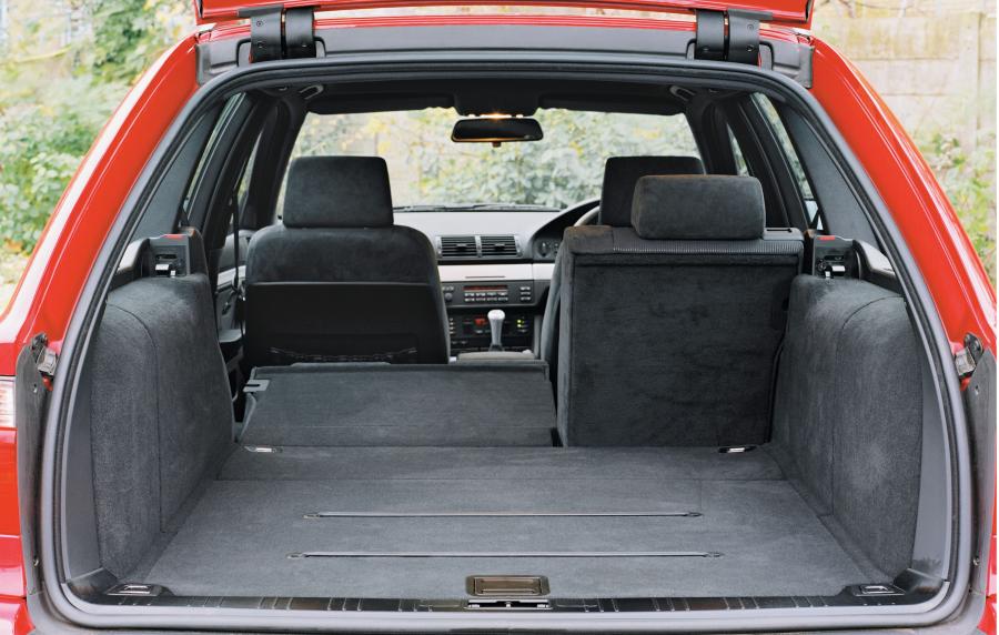 Багажник BMW 525i Touring M Sport Package 2002 года  (UK) (фото 11 из 25)